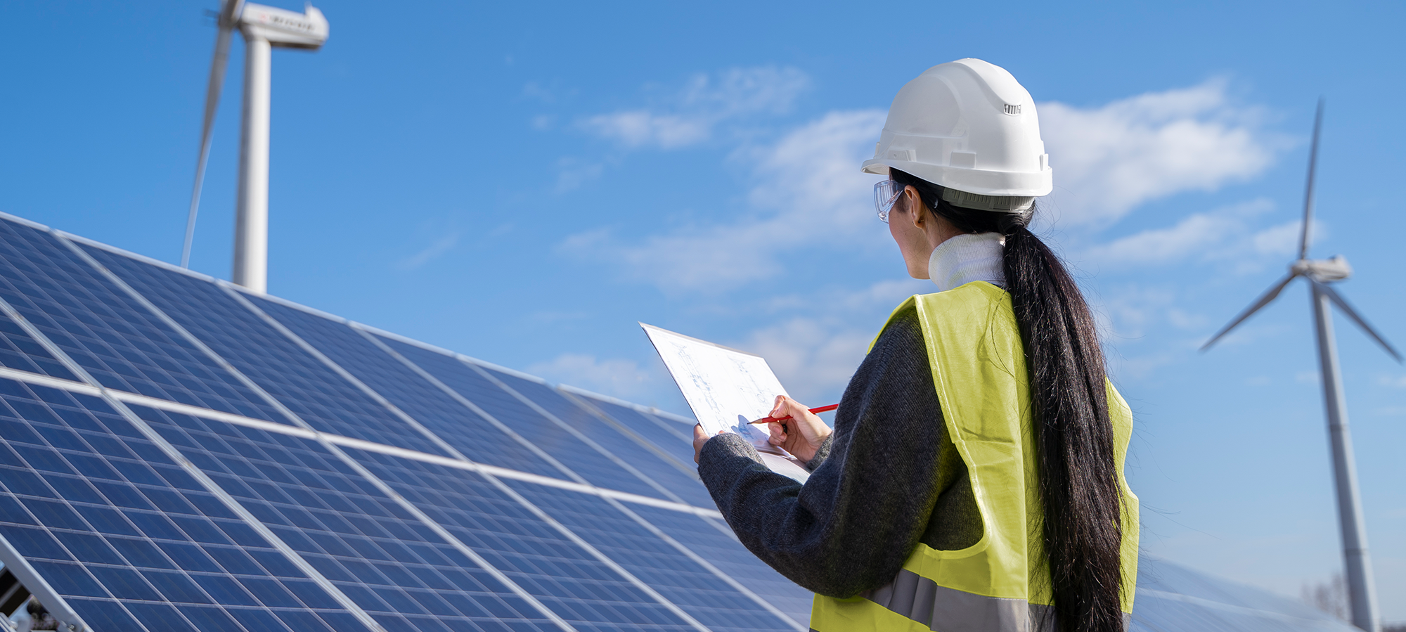 Pessoa trabalhando em energia limpa